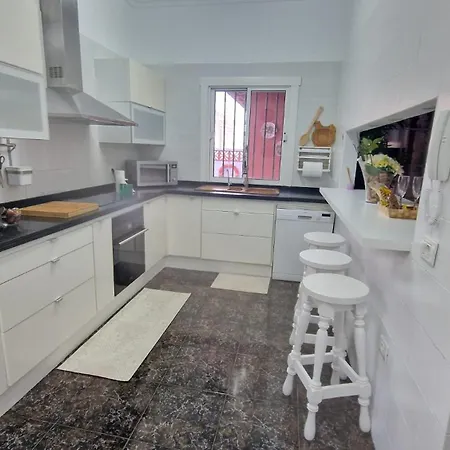 Canaria Laynoe Guaza