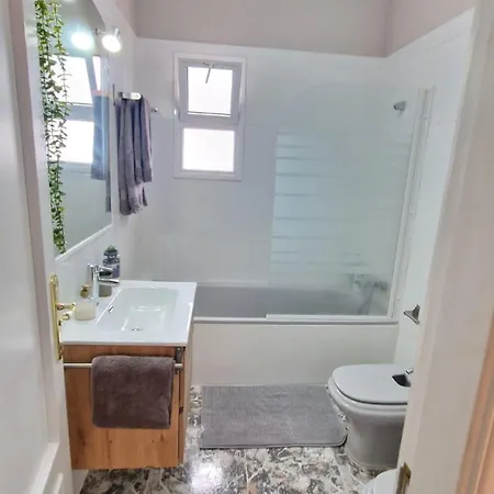 فيلة Canaria Laynoe