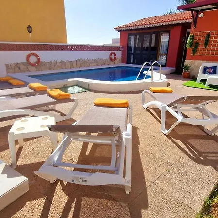 Canaria Laynoe *