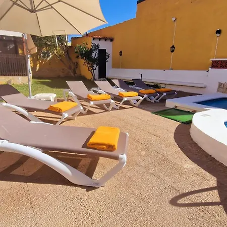 Canaria Laynoe