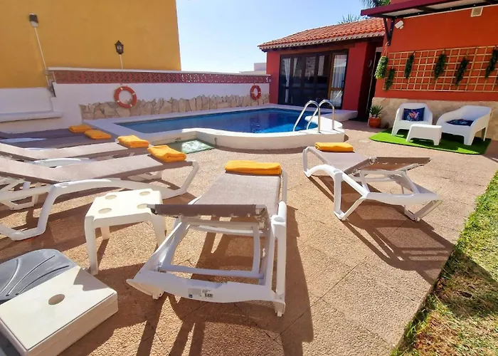 Canaria Laynoe *